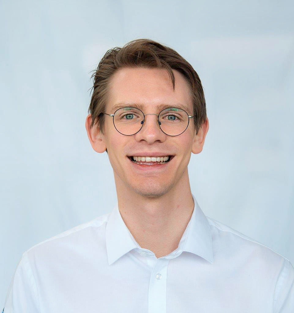 Patrick Tecius ein Bild des Mitarabeiters. Portrait.