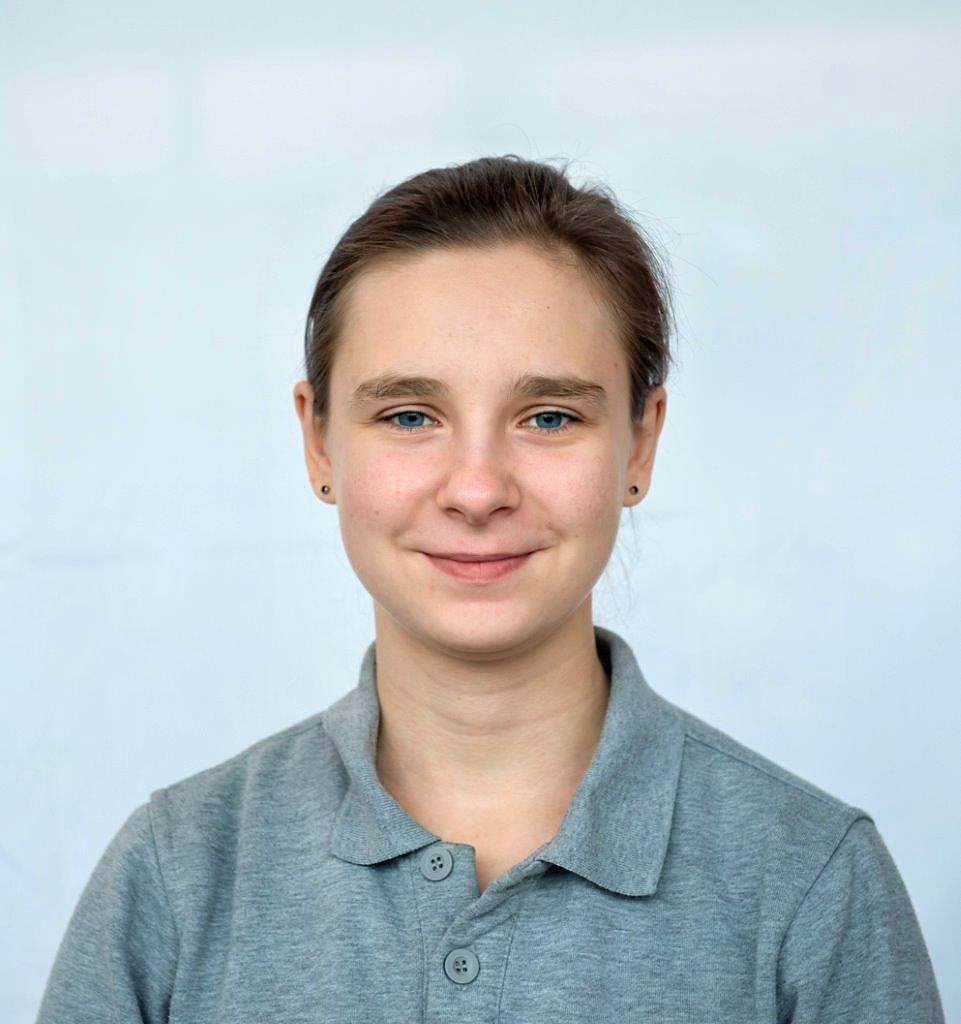 Finja Schubert ein Bild des Mitarabeiters. Portrait.