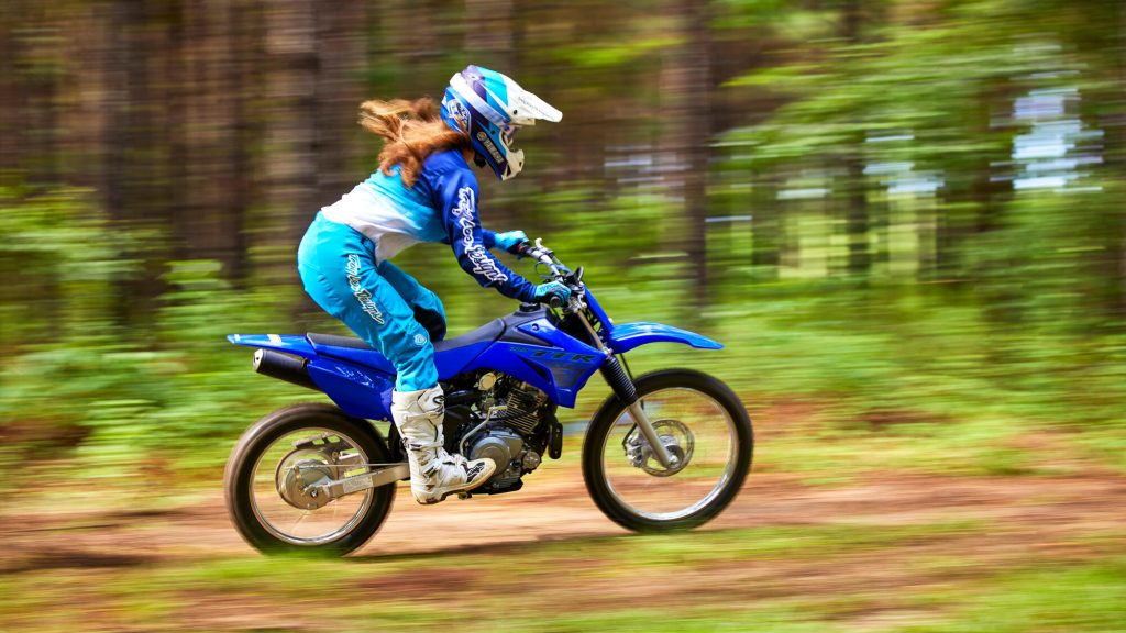 2024-Yamaha-TTR125LWE-EU-Icon_Blue-Action-001-03