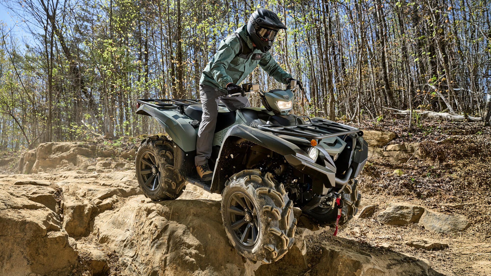 2026-Yamaha-YFM700FWAD-X-EU-Moss_Grey___Tactical_Black-Action-001-03
