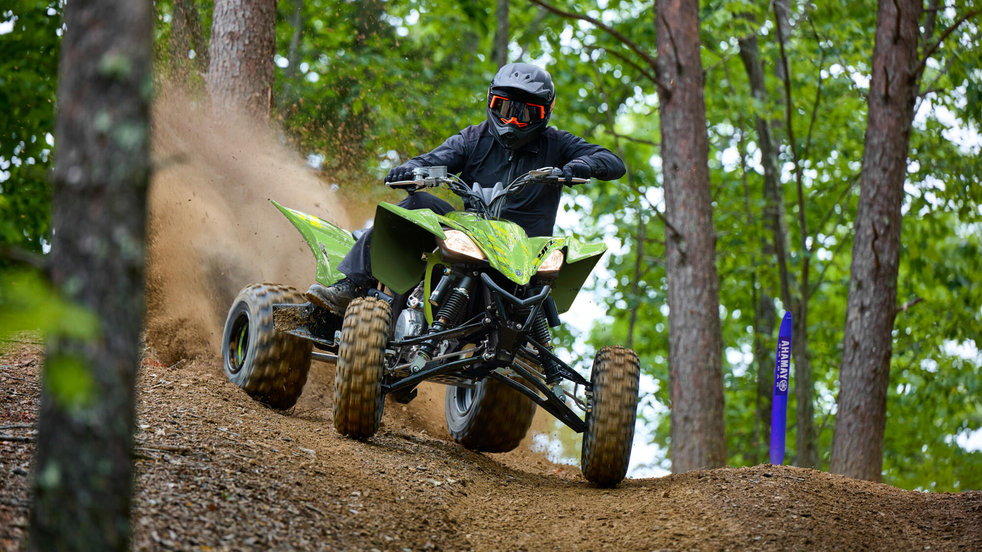 2026-Yamaha-YFZ450R-S-EU-Acid_Green-Action-001-03