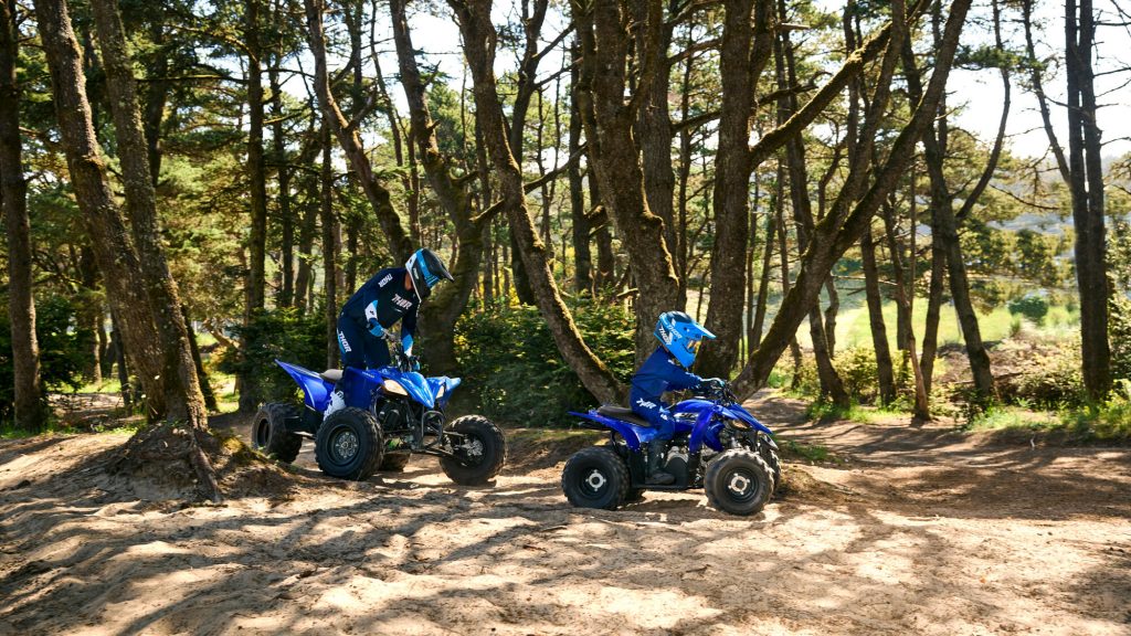 2026-Yamaha-YFZ50-EU-Racing_Blue-Action-001-03