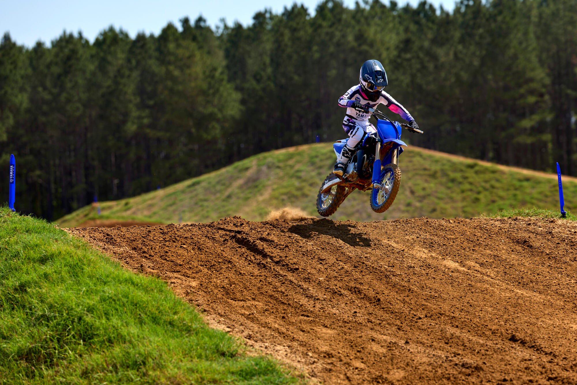 2027-Yamaha-YZ65-EU-Icon_Blue-Action-001-03